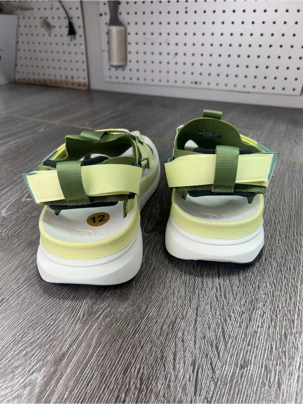 TEVA AVENTRAIL RUNNING SANDALS Olive & Light Yellow Sport Sandals